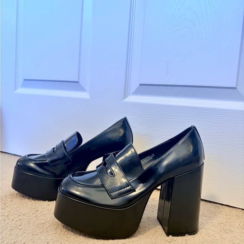 Madden Girl Glossy Black Platform Loafers — Size 7.5 - Picture 2 of 6